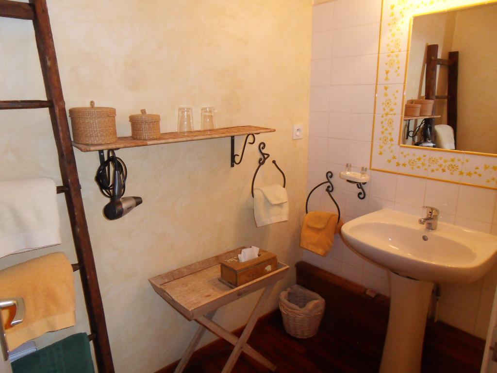 L'Estapade Des Tourelons Bed and Breakfast Saint-Jean-en-Royans Kamer foto