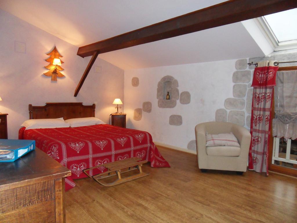 L'Estapade Des Tourelons Bed and Breakfast Saint-Jean-en-Royans Kamer foto