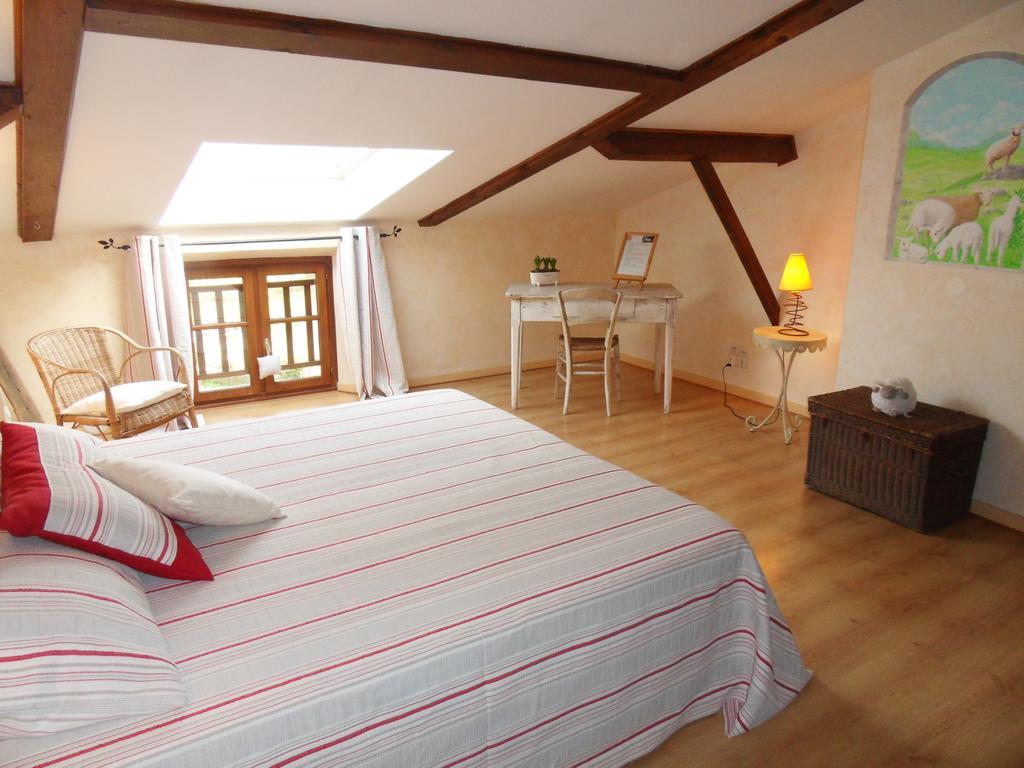 L'Estapade Des Tourelons Bed and Breakfast Saint-Jean-en-Royans Kamer foto