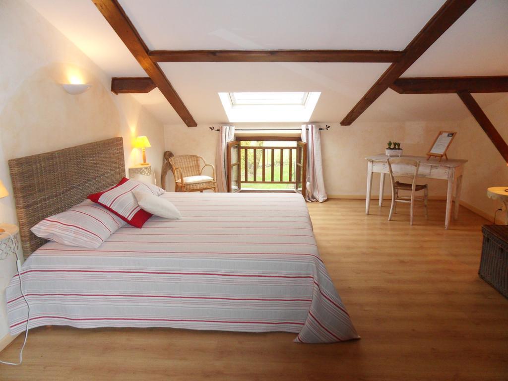 L'Estapade Des Tourelons Bed and Breakfast Saint-Jean-en-Royans Kamer foto