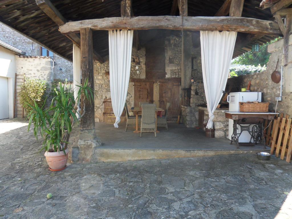 L'Estapade Des Tourelons Bed and Breakfast Saint-Jean-en-Royans Buitenkant foto