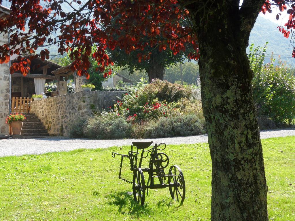 L'Estapade Des Tourelons Bed and Breakfast Saint-Jean-en-Royans Buitenkant foto