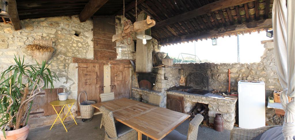 L'Estapade Des Tourelons Bed and Breakfast Saint-Jean-en-Royans Buitenkant foto