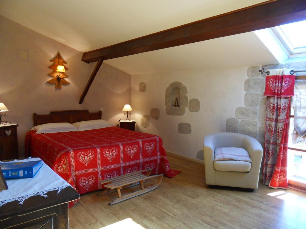 L'Estapade Des Tourelons Bed and Breakfast Saint-Jean-en-Royans Buitenkant foto